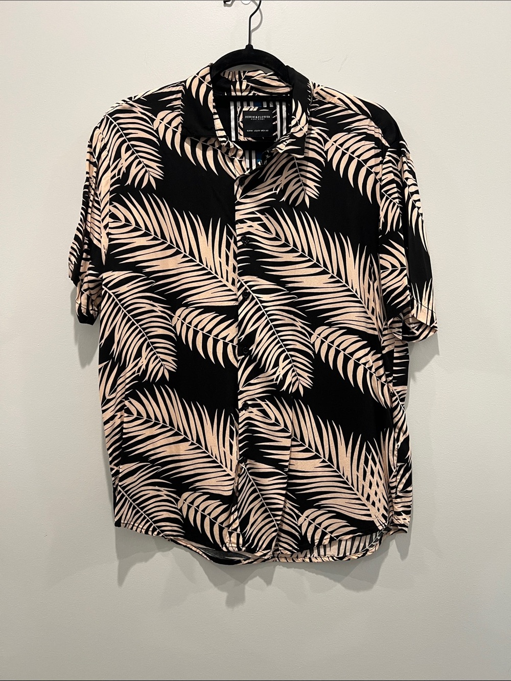 Denim & Flower Black and Cream Palm Leaf Short-Sleeve Button-Down Shirt